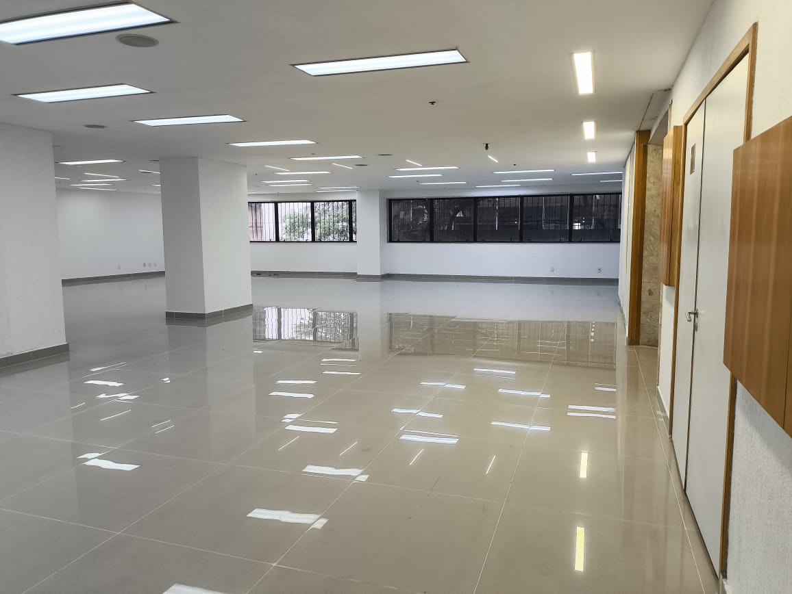 Sala Comercial à Venda no Centro do RJ – Andar Inteiro